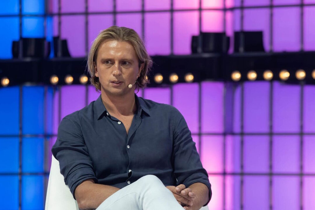 مؤسس Revolut نيك ستورونسكي ينتقل إلى دبي