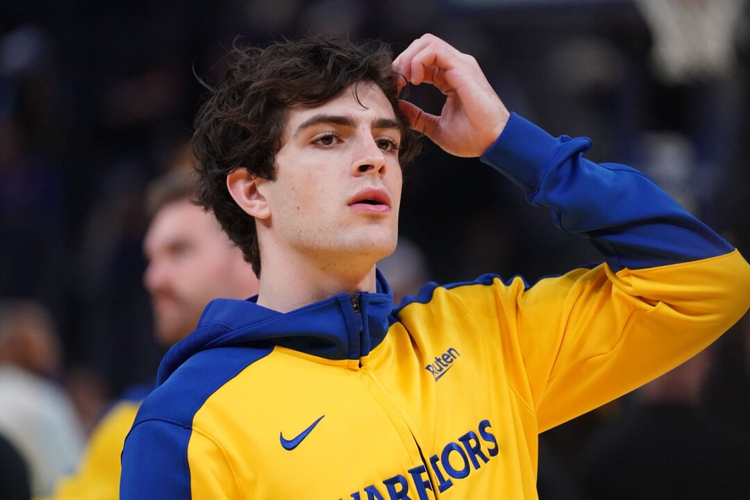 Taran Armstrong Signs with Dubai Basketball Team