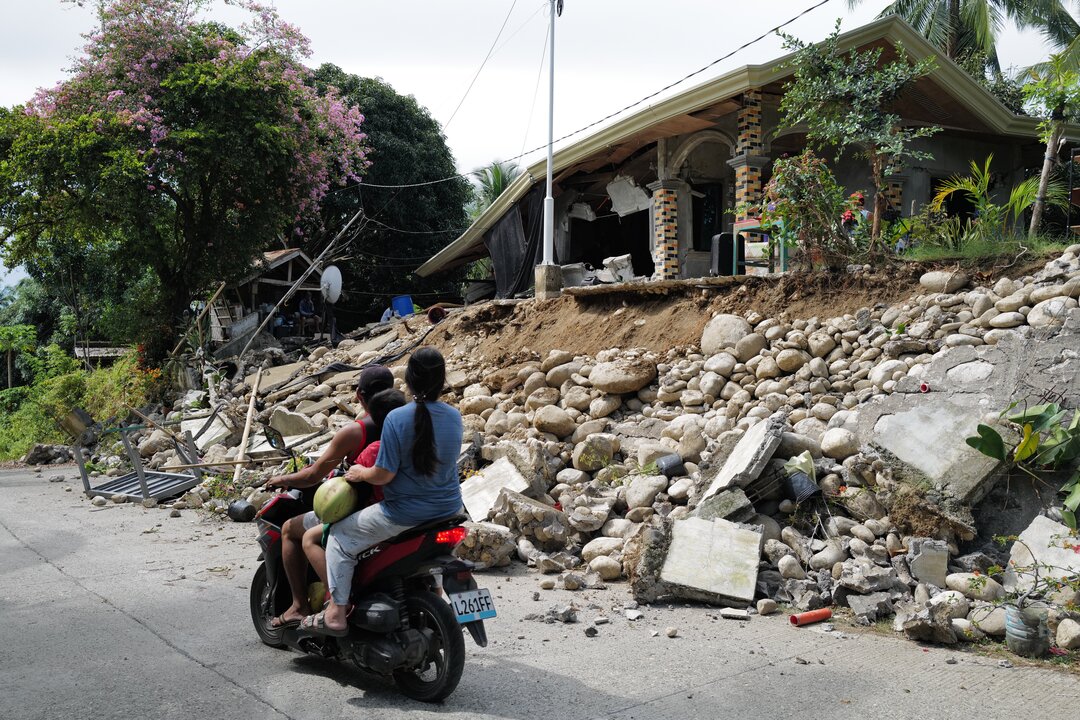 Powerful Earthquakes Strike the Philippines, Killing at Least Seven