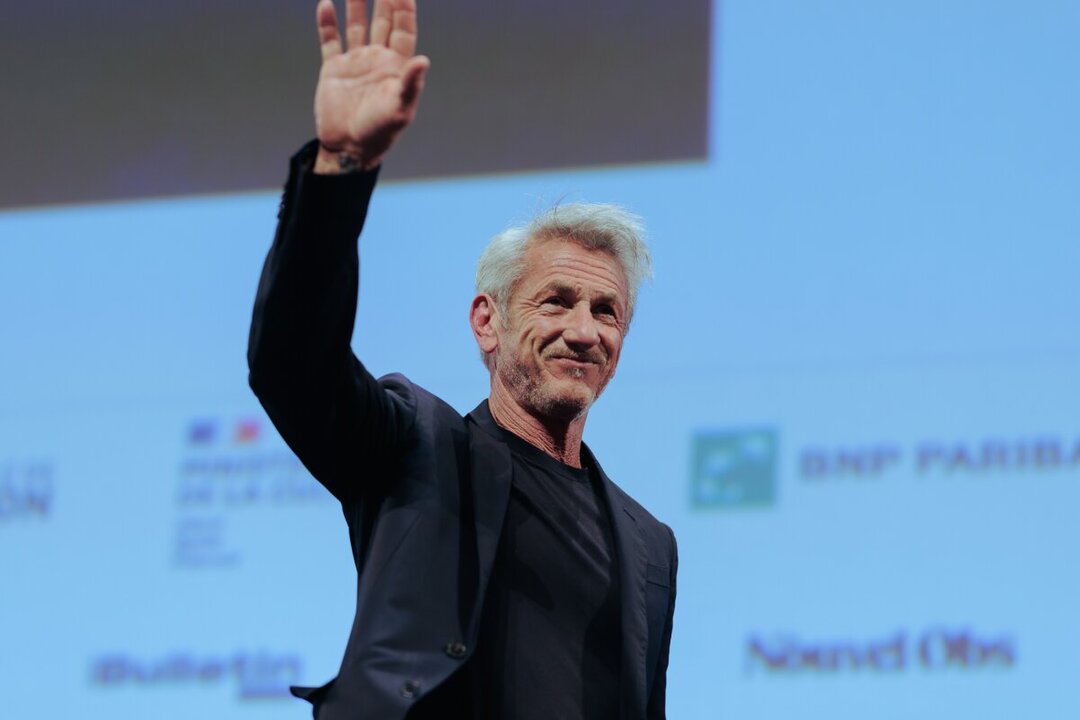 Sean Penn Pays Tribute to Jack Nicholson at France’s Lumière Festival