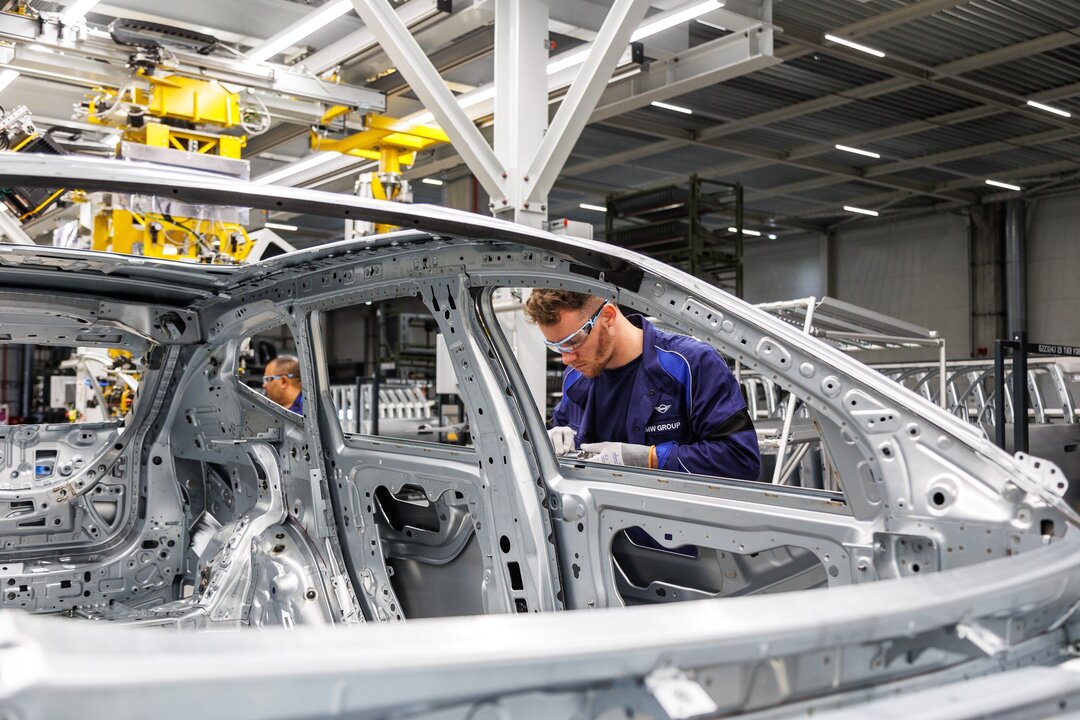 BMW Deploys Private 5G Network to Power AI Automation in Hungary