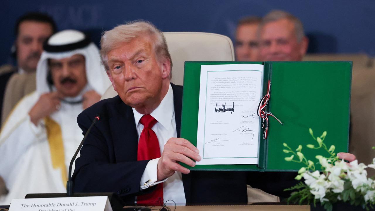 Trump Signs Gaza Ceasefire Deal at Egypt Summit