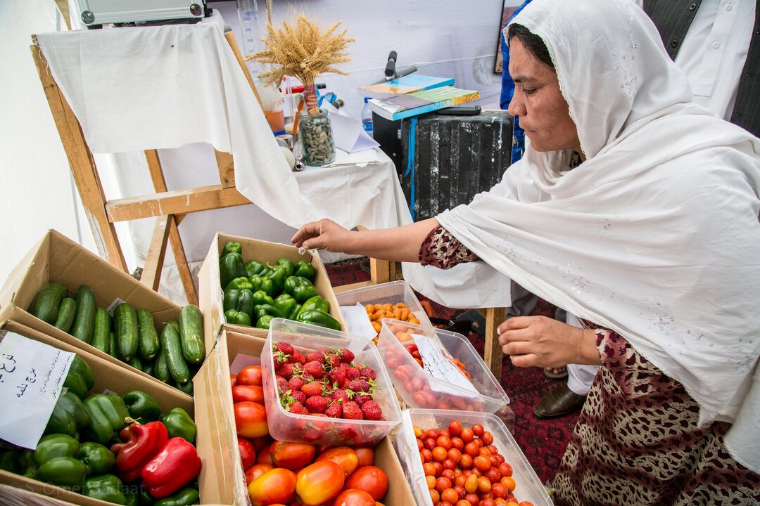 Salvadoran Women Sustain Economy Through Informal Labor