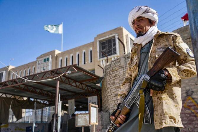 Over a Dozen Civilians Killed as Clashes Erupt Between Pakistan and Afghanistan