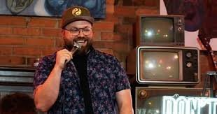 Amsterdam Comedian Finds Success Through Laughter and Local Humor