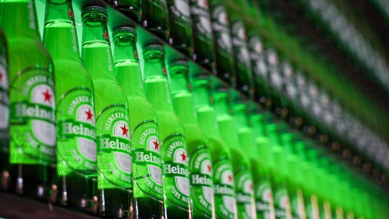 Heineken to Cut 400 Jobs as Amsterdam Headquarters Restructures