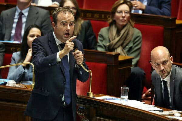 France’s Political Uncertainty Weighs on Economic Confidence