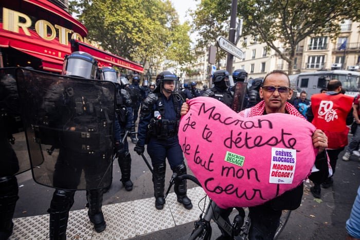 France Faces Deepening Constitutional Crisis as Political Divisions Widen
