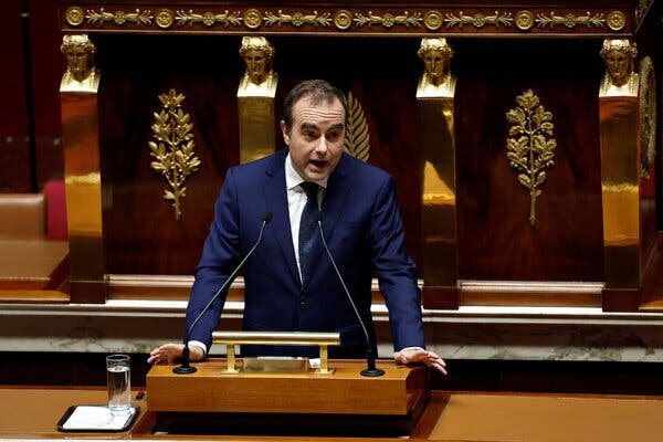 French Government Survives No-Confidence Votes in Parliament