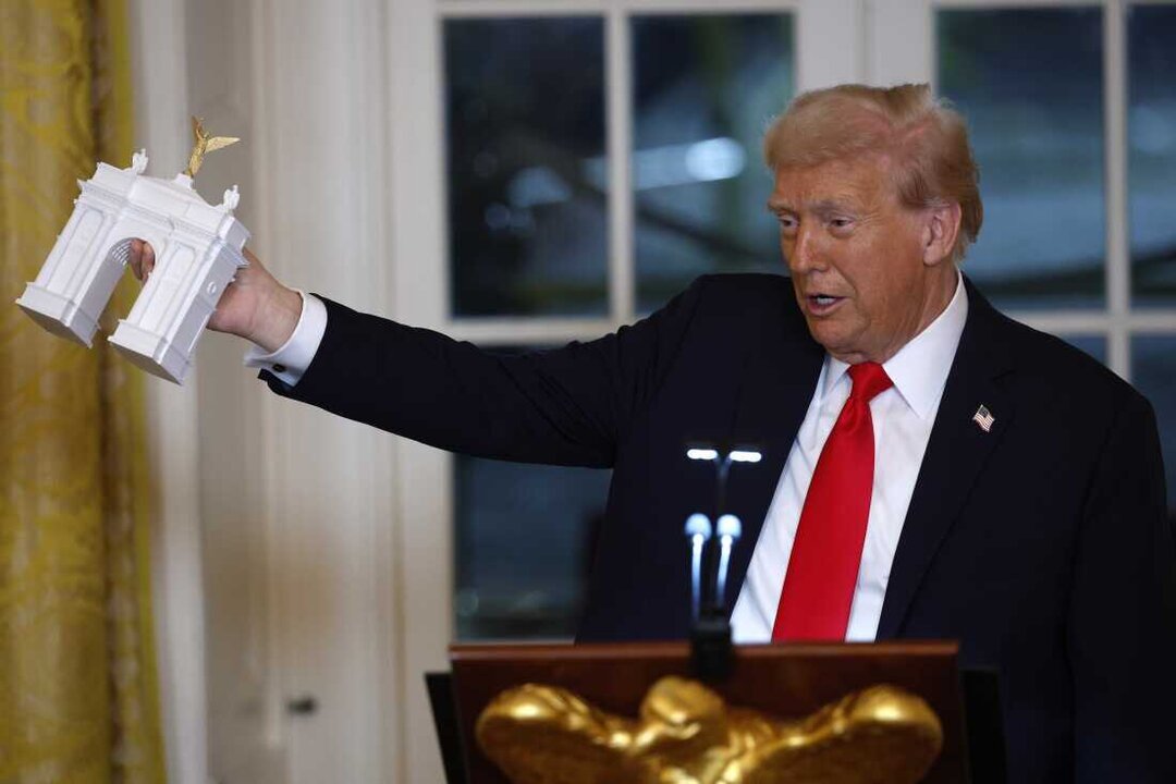 President Trump Proposes ‘Arc de Trump’ Monument for U.S. 250th Anniversary