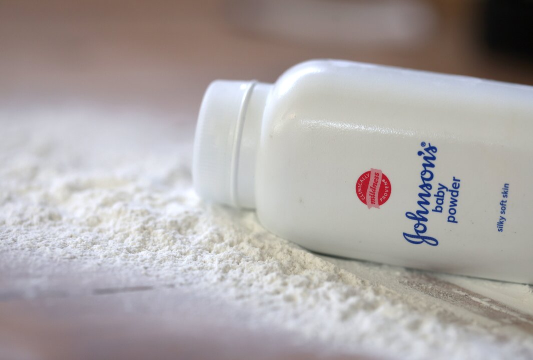 3,000 Britons Sue Johnson & Johnson Over Asbestos Claims in Talcum Powder
