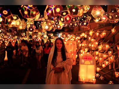 Traditional Lantern Festival Lights Up El Salvador