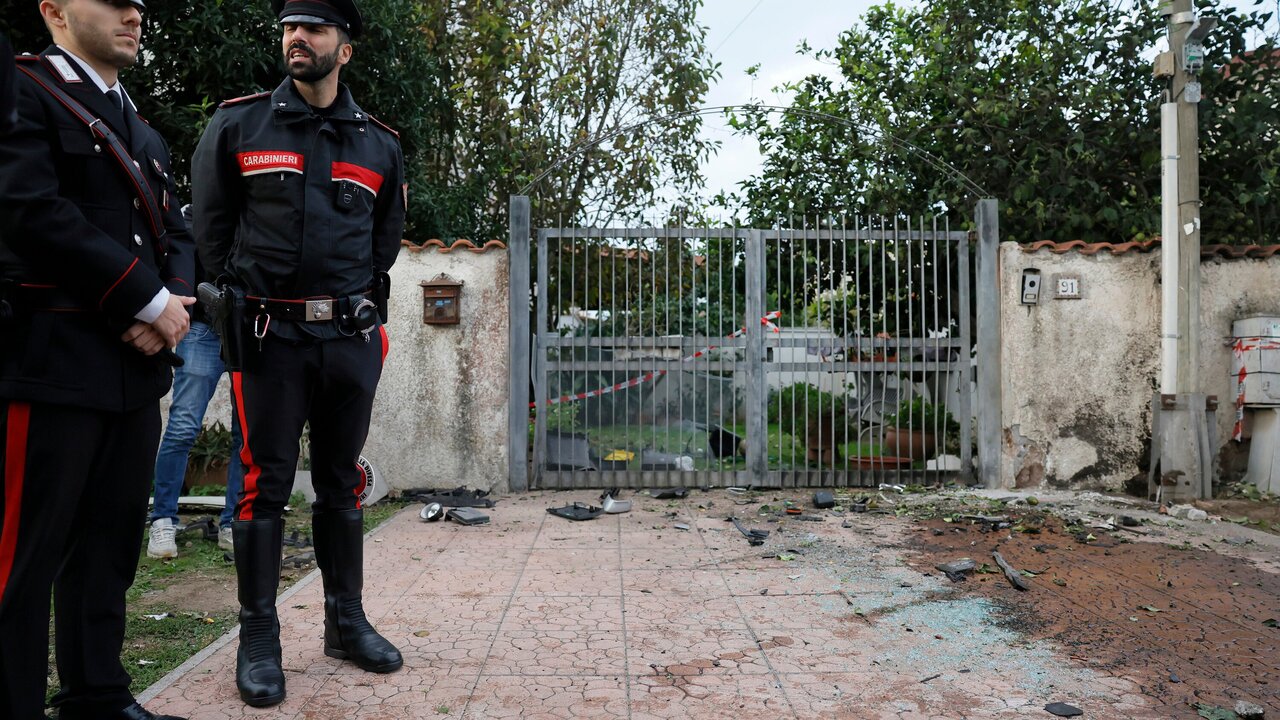 Explosion Destroys Cars Outside Home of Italian Journalist