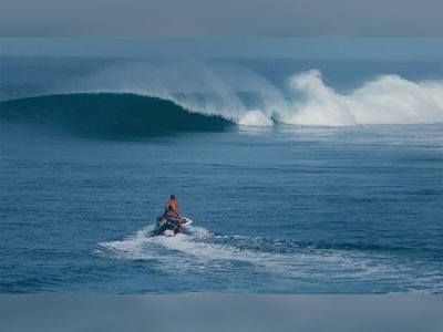 Kai Lenny Surfs Massive Waves Off the Coast of El Salvador