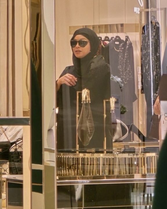 Beyoncé Makes Surprise Appearance Shopping in Qatar