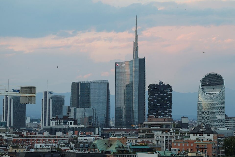 Il rating del credito dell'Italia è stato migliorato in mezzo a segni di resilienza economica.