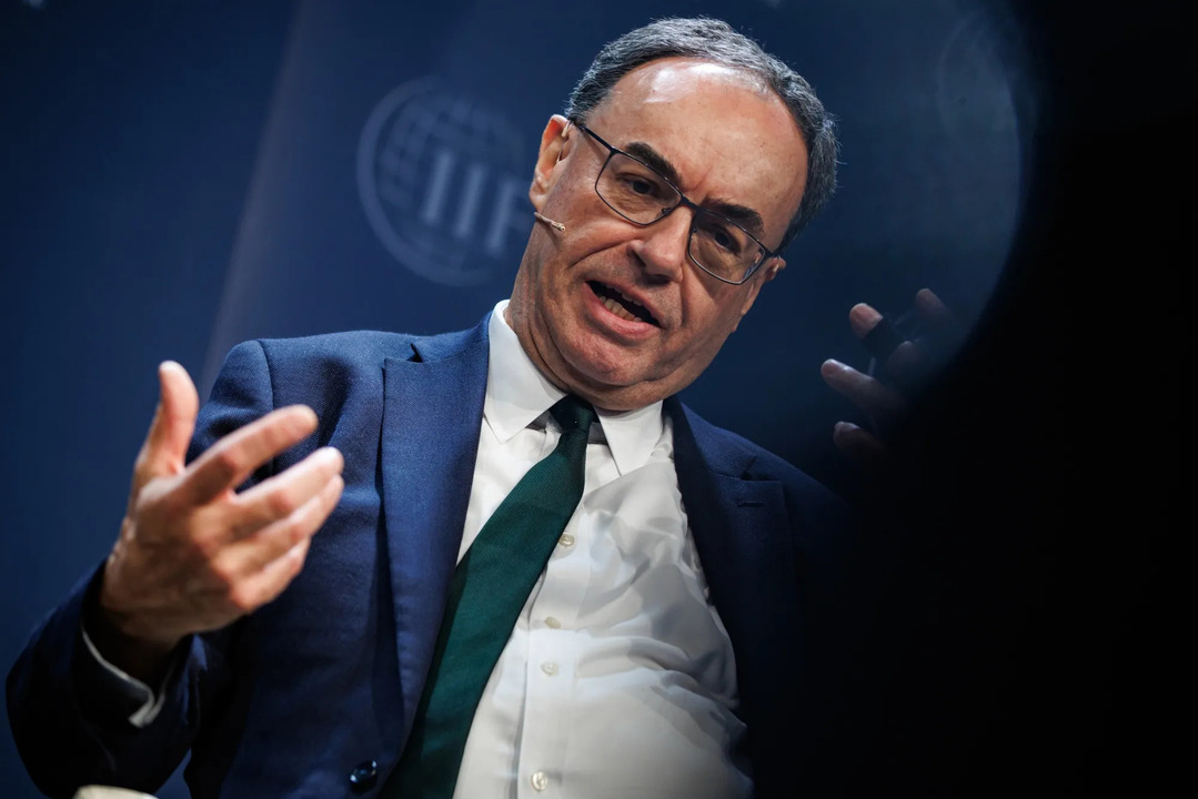 Bank of England Chief Says UK Economy Will Adapt to Brexit Over Time