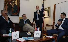 Srpski autor Rodoljub Oreščanin promoviše ‘Moć vizije’ u SAD-u.