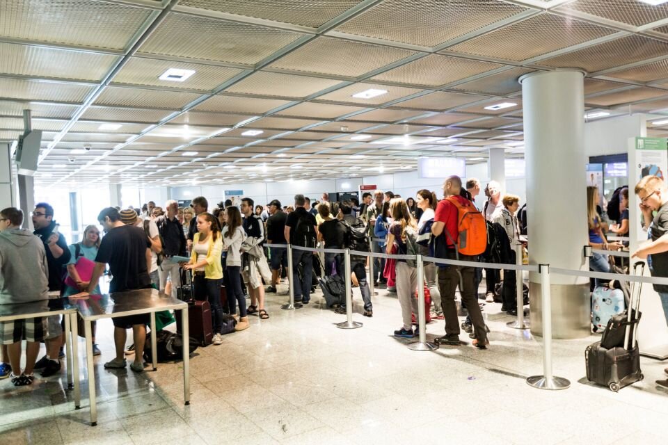 Technical Glitches Disrupt EU’s New Entry-Exit System Rollout
