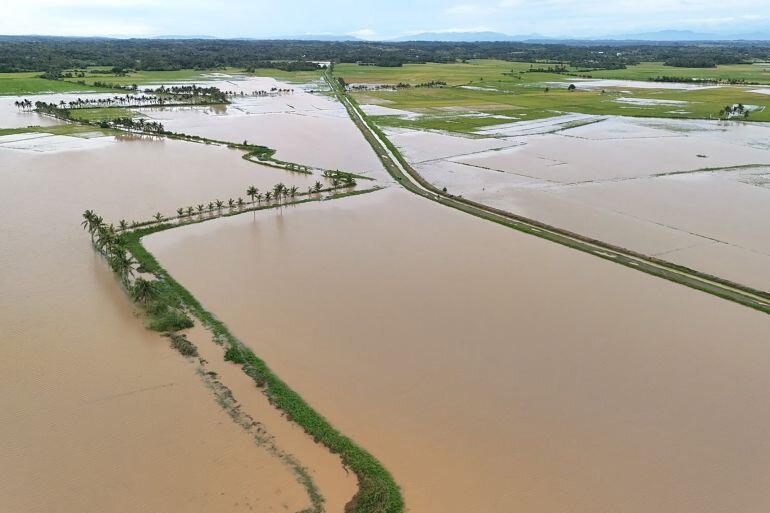 Tropical Storm Ramil Batters the Philippines, Killing Family of Five