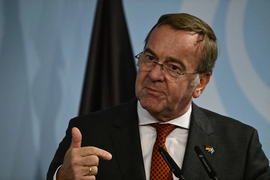 German Defense Minister Calls for Military Draft as Warning to Moscow