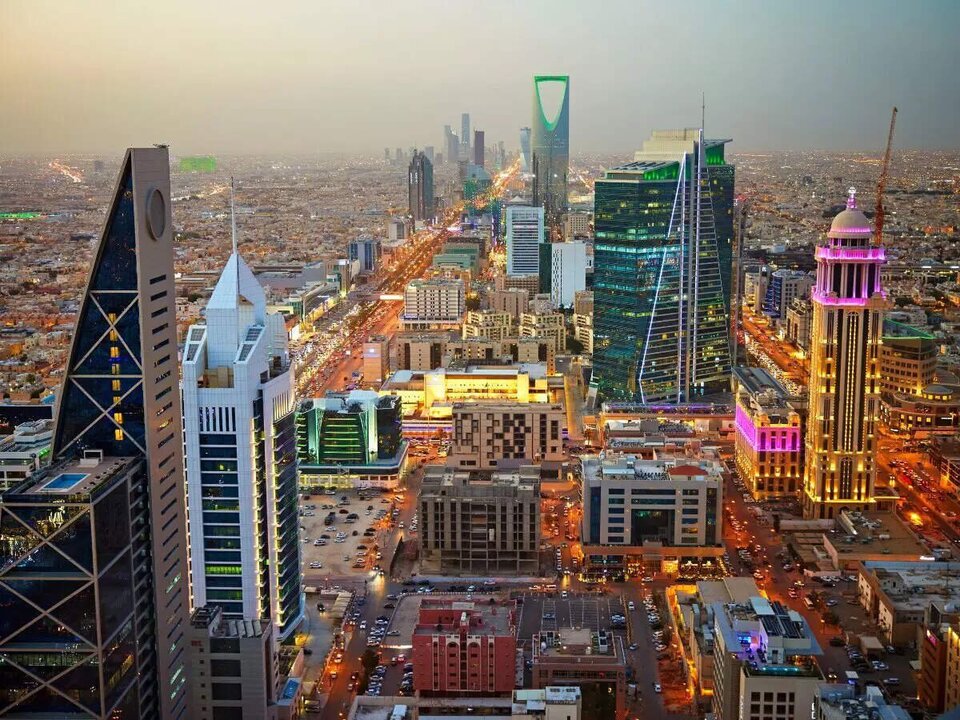 Saudi Arabia Abolishes Kafala System, Expanding Rights for Foreign Workers