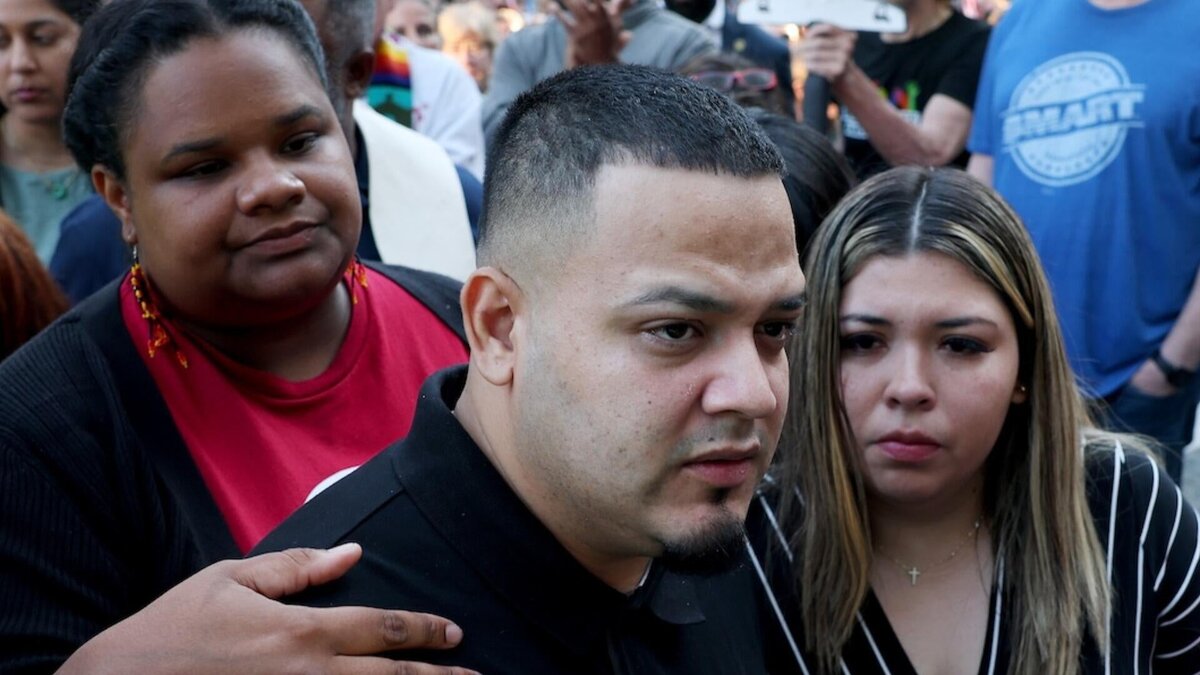 Judge Temporarily Blocks Deportation of Kilmar Abrego Garcia