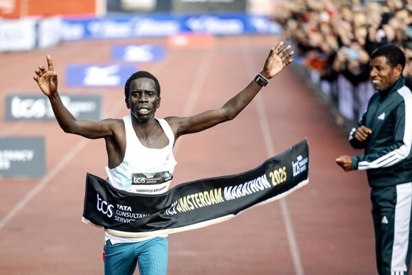 Toroitich Smashes Course Record at Amsterdam Marathon
