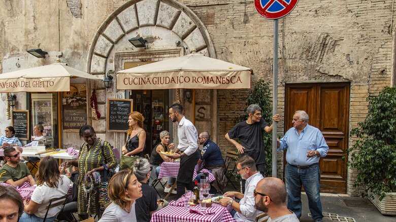 Dining Etiquette in Italy: The Unspoken Rules Every Visitor Should Know