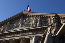 France’s Credit Rating Falls as Italy’s Outlook Improves