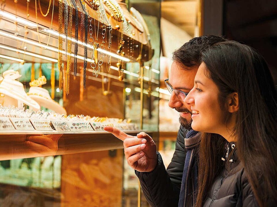 Dubai Offers Cheaper Gold Prices Ahead of Diwali 2025