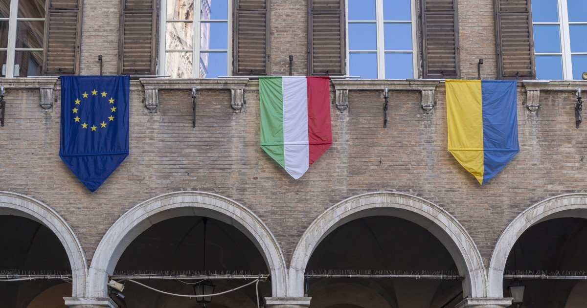 Italy Joins NATO Initiative to Arm Ukraine After Policy Reversal