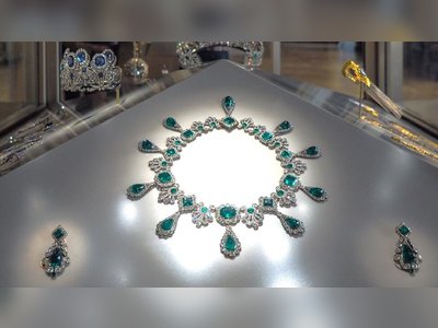 La France est confrontée à des questions concernant des bijoux manquants du Louvre.