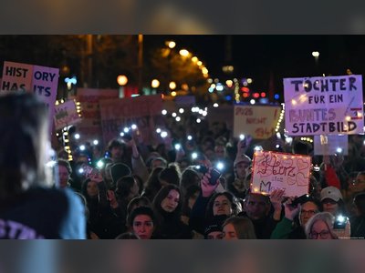 Proteste brechen aus nach den Auswanderungsbemerkungen eines deutschen Politikers.