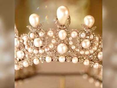 Un vol massif de bijoux de 102 millions de dollars choque le musée du Louvre.