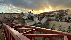 Une tornade rare ravage un suburb de Paris, laissant un mort.