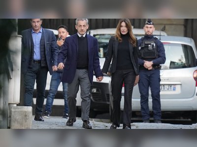 L'ancien président français Nicolas Sarkozy commence une peine de prison de cinq ans.