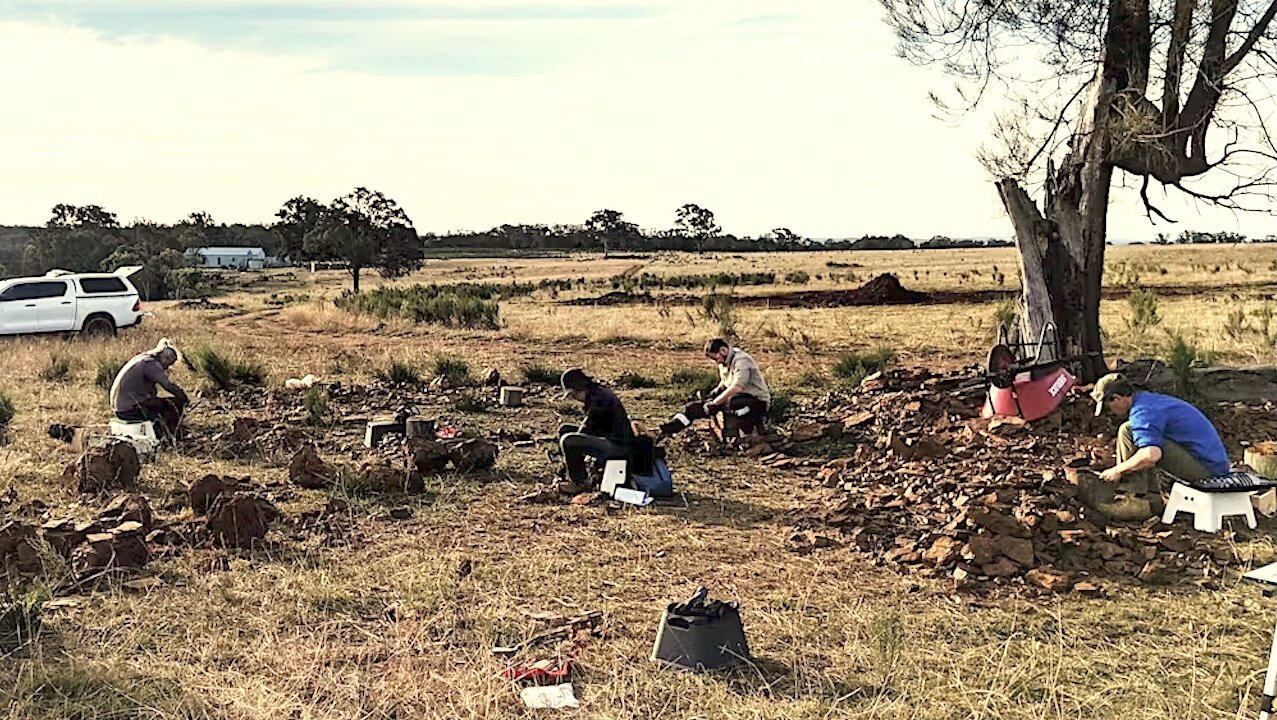 Ancient Red Rocks in Australia Reveal Revolutionary Fossil Evidence