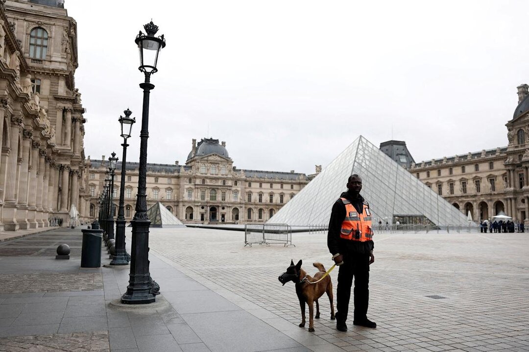 Vol au Louvre provoque une indignation face à la perte du patrimoine français