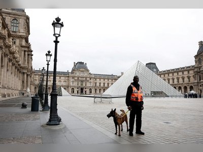 Vol au Louvre provoque une indignation face à la perte du patrimoine français