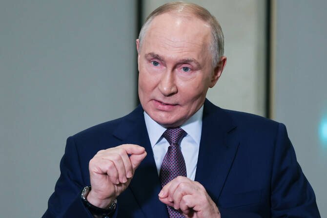 Putin Unperturbed as US Sanctions Russian Oil Companies