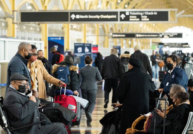 US Government Shutdown Causes Air Traffic Control Staffing Crisis, Delays Flights