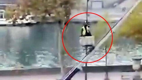 Deux arrêtés à Paris après un audacieux vol au Louvre.