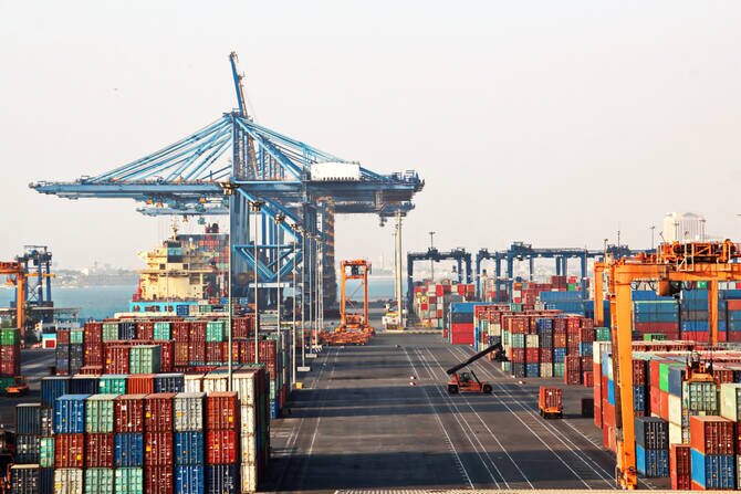 Saudi Arabia's Non-Oil Exports Surge 5.5% in August Amid Strong Re-Exports