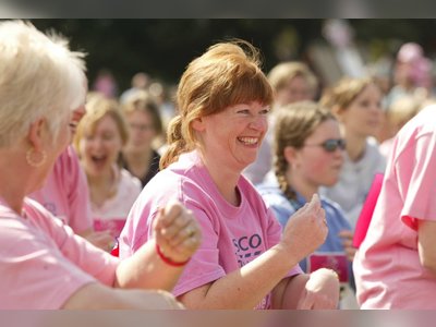 Thousands Gather at Poole Park for Cancer Research UK’s 2005 Women-Only 5k