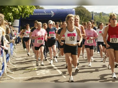 Thousands Gather at Poole Park for Cancer Research UK’s 2005 Women-Only 5k
