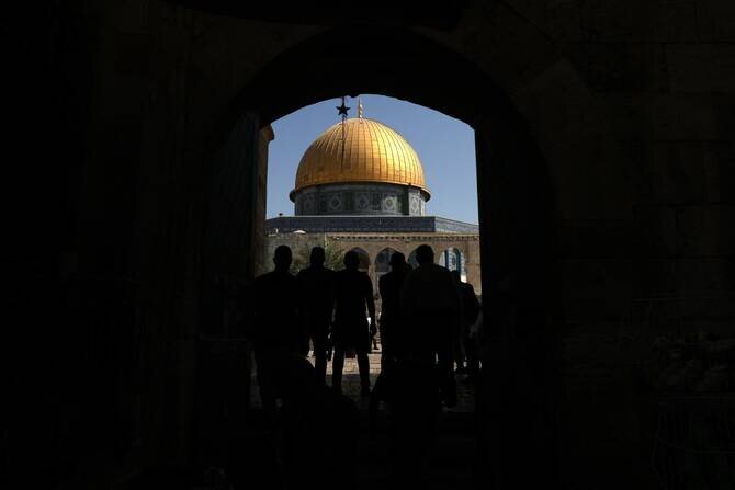 Israeli Settlers Storm Al-Aqsa Mosque, Palestinian Killed by Forces' Firepower