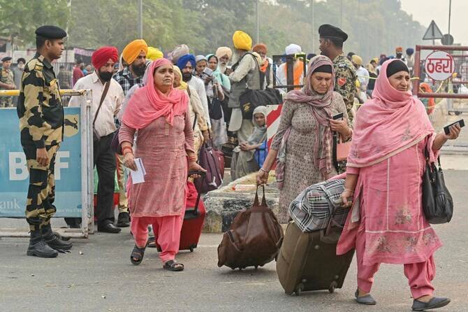 Indian Sikh Pilgrims Cross into Pakistan for First Time Since May Conflict