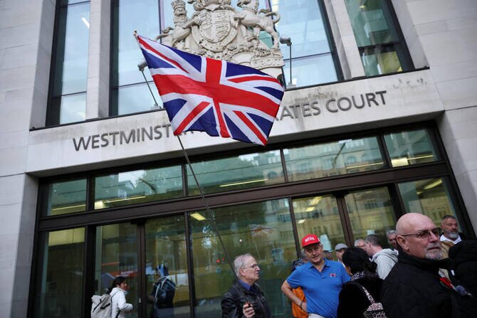 UK to Criminalize Protests Outside Homes of Public Officials Under New Law