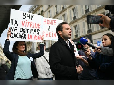 Les autorités françaises enquêtent sur Shein concernant la vente de poupées sexuelles ressemblant à des enfants avant l'ouverture de son magasin à Paris.